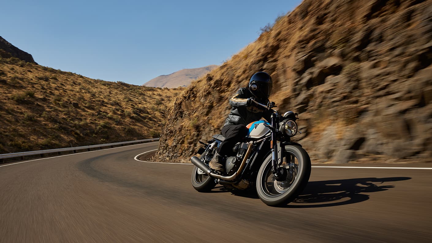 Discover the Triumph Speed Twin 900 For the Ride